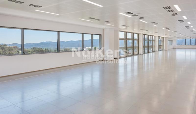 Foto b54d1a3c-0967-4400-ab3b-8eb5b39e7f3e. Rent office space with heating in Volpelleres Sant Cugat del Vallès