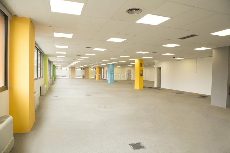 Foto 83ddbe25-5360-4f39-8d2e-3d87e4fbc2e7. Miete büro mit heizung in La Marina del Port Barcelona