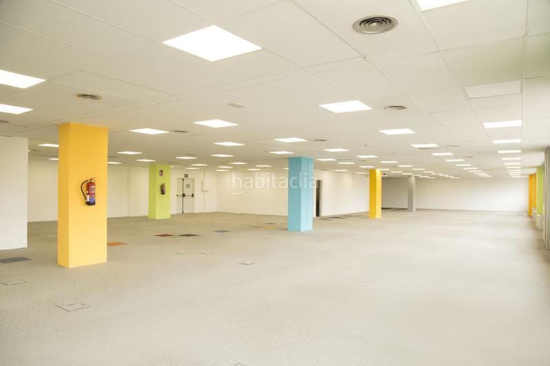 Foto 76be169f-ec9f-4959-bea7-32df25f24254. Rent office space with heating in La Marina del Port Barcelona