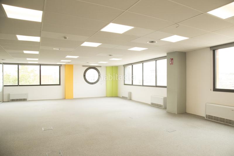 Foto f907dbd6-dbb9-4383-991a-14f54cd4b26f. Rent office space with heating in La Marina del Port Barcelona