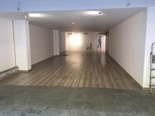 Location Local commercial  Carrer de camprodon. Local en alquiler en santa coloma