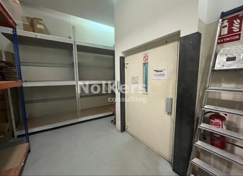 Foto 3186f24f-ec8a-4aff-8004-c2d30bca7ab3. Local commercial dans Gòtic Barcelona