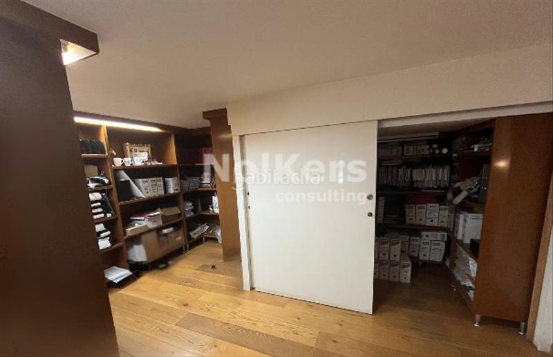 Foto f750148a-8307-49f4-ab49-069b33482361. Local commercial dans Gòtic Barcelona