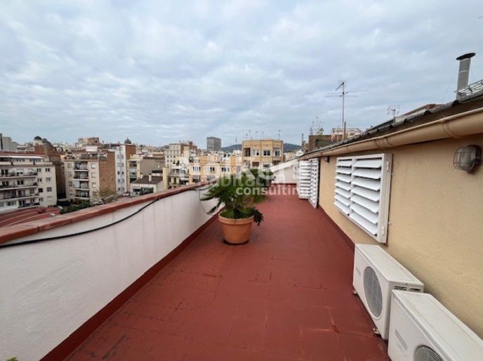 Foto c2473bfe-d5e0-42b3-b965-37793ccff282. Oficina a Vila de Gràcia Barcelona