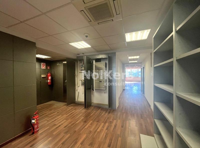 Foto 06137b0f-8710-43c0-9c59-fa247bb76889. Bureau dans La Bordeta Barcelona