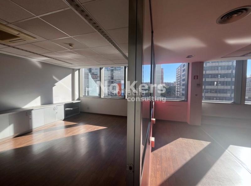 Foto 714183af-96a8-4cec-83e7-92cefbdbf50a. Bureau dans La Bordeta Barcelona