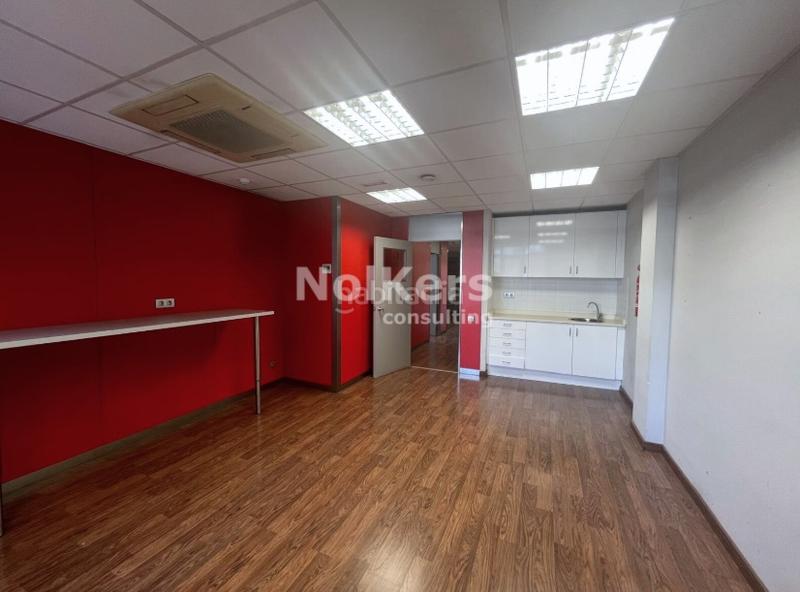 Foto cc00c4e9-74d3-45db-b300-e704c249a469. Bureau dans La Bordeta Barcelona