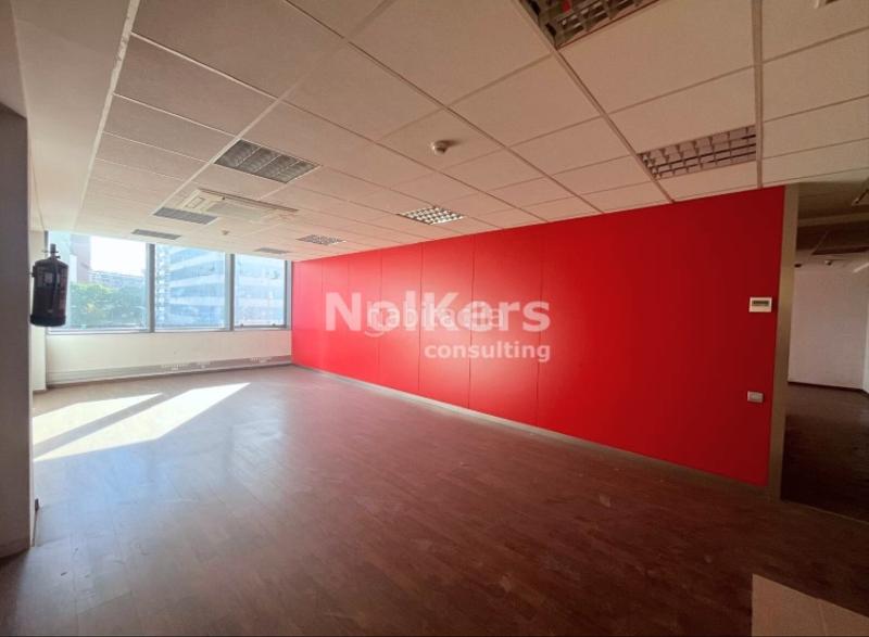 Foto f89cad75-ebb2-4a0f-83e0-d8c0726f6373. Bureau dans La Bordeta Barcelona