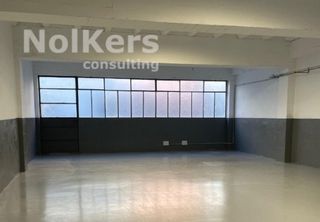 Miete Fabrikhalle in Carrer del cobalt 172. Planta primera con dos muelles de carga y montacargas.