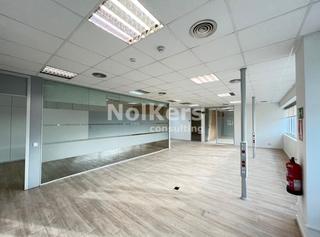 Location Bureau à Almeda - El Corte Inglés. Oficina en alquiler en cornellà