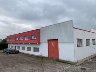 Alquiler Nave industrial en Polinyà. Nave con patios privativos