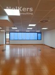 Location Bureau à Torreblanca. Oficina en alquiler en sant cugat