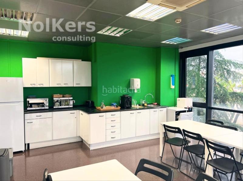 Foto 0a451ed2-d3a5-4a72-b5b9-c8038f860256. Rent industrial building with heating in Granvia LH Hospitalet de Llobregat (L´)