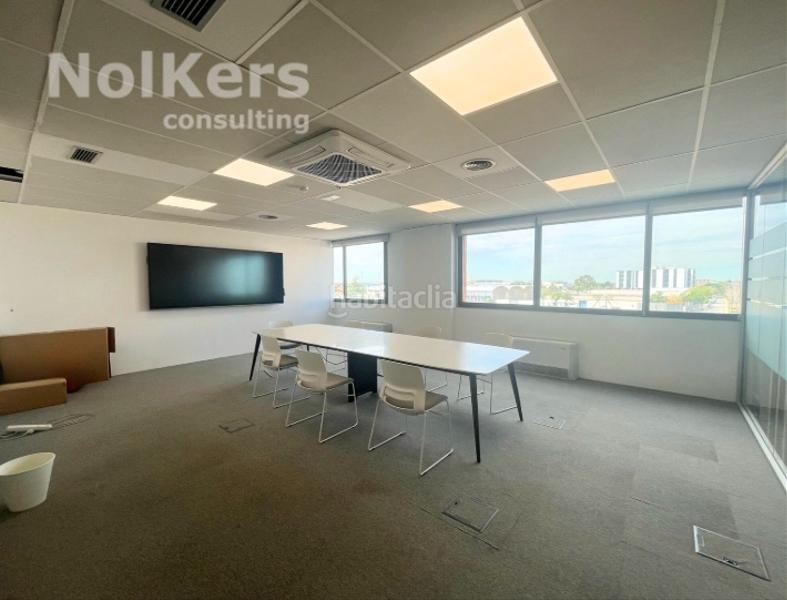 Foto e9c362a8-a9fa-41bb-81d6-777e2d303169. Rent office space with heating in La Marina del Prat Vermell Barcelona