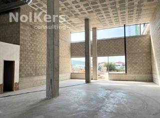 Rent Industrial building in Granvia LH. Local industrial en alquiler en l' hospitalet de llobregat