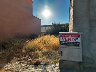Terrain résidentiel à Calle de las terradas 5. Venta suelo urbano sito en cl terradas de 5 45710 madridejos (to