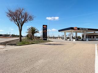 Local Comercial a N/a. Estacion de servicio sita en madridejos (toledo)