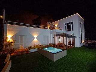 Rent Chalet in Radazul. Espectacular villa con vistas al mar y piscina