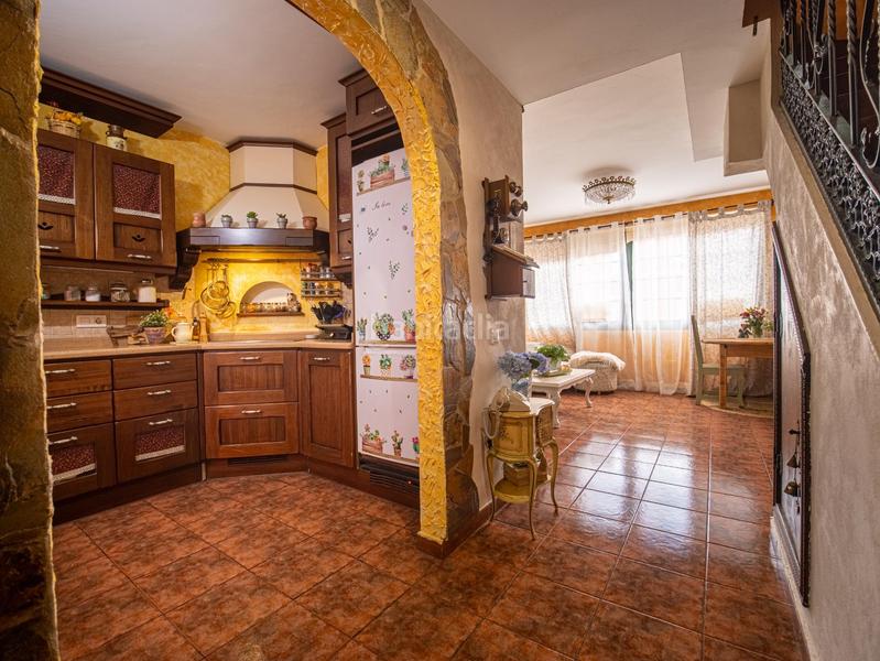 Foto 0ebcf0d9-b67d-40e7-a81c-668ca213c23d. Semi detached house with parking in La Gallega Santa Cruz de Tenerife