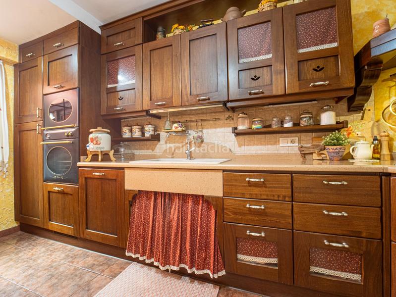 Foto acde5eb6-a377-4cdf-9ac6-b4b490df86f9. Semi detached house with parking in La Gallega Santa Cruz de Tenerife