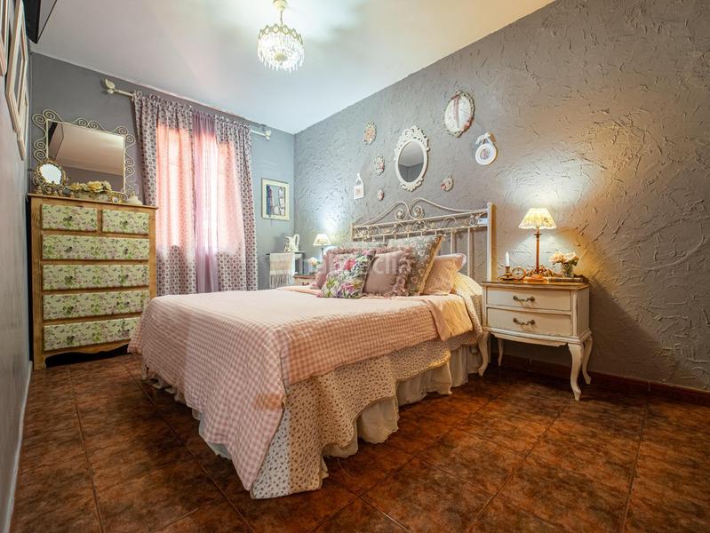 Foto b1499bd7-495b-4ee6-9aa8-5b3d5bbf4e6e. Semi detached house with parking in La Gallega Santa Cruz de Tenerife