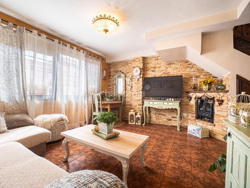 Foto e945a57d-f4b4-4b75-ac45-482f7a17a900. Semi detached house with parking in La Gallega Santa Cruz de Tenerife