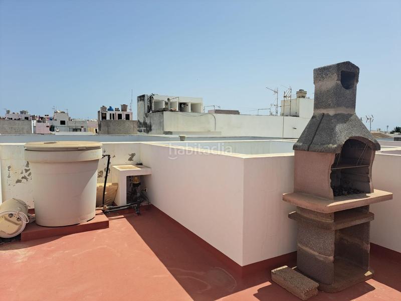 Foto 436a336e-703c-4cdf-be95-58e3d45507f9. Piso luminoso piso en planta alta con azotea privada en santa coloma, en Arrecife
