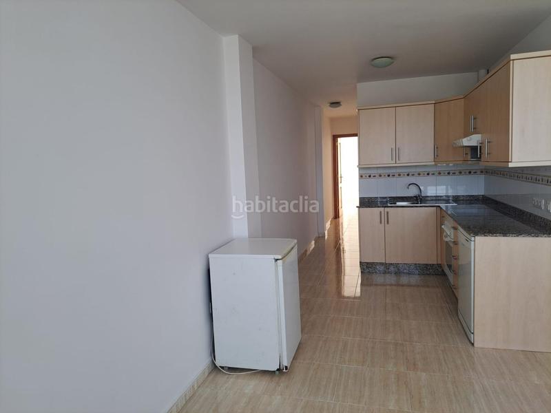 Foto a92411a6-1b22-4e6b-9c3c-90160489955f. Piso luminoso piso en planta alta con azotea privada en santa coloma, en Arrecife