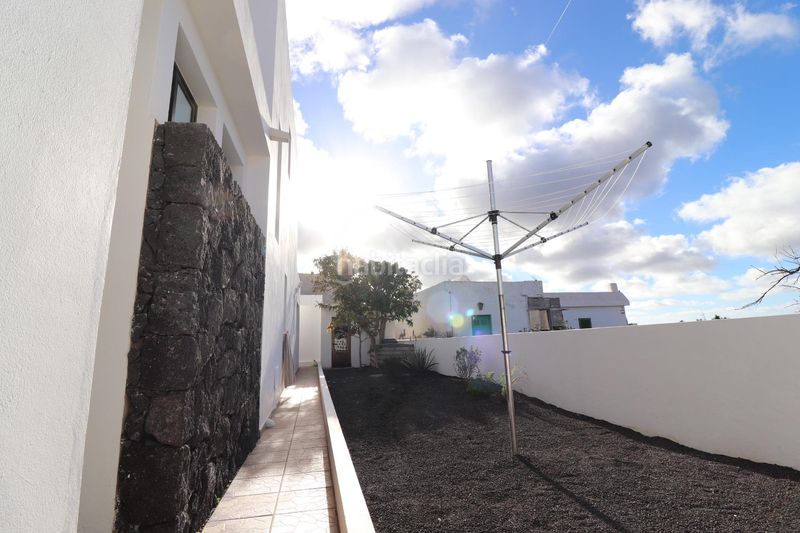 Foto b65b5942-4984-42e3-bf3f-98ba9eebb9dc. Xalet amb aparcament piscina a Yaiza pueblo Yaiza