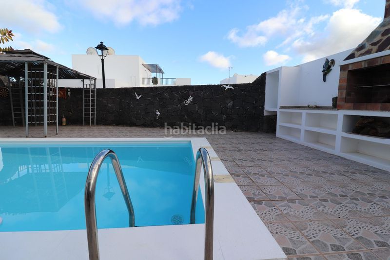 Foto c9f97c41-1102-4472-9f2e-c52f961eb853. Xalet amb aparcament piscina a Yaiza pueblo Yaiza