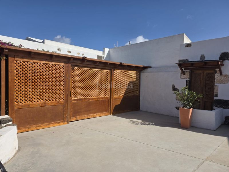 Foto 6fee88f0-f16a-4e51-bf57-d77bece63777. Casa amb aparcament a Yaiza pueblo Yaiza