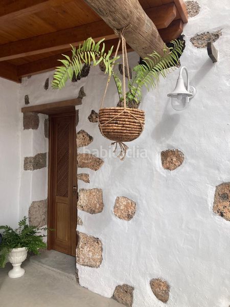 Foto 8de9766f-8b55-475d-b06c-e0ae2f190d2f. Casa amb aparcament a Yaiza pueblo Yaiza