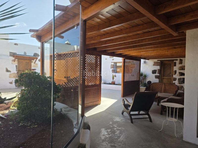 Foto ac3525da-5cdf-49ca-8d57-2e0ab2451bd5. Casa amb aparcament a Yaiza pueblo Yaiza