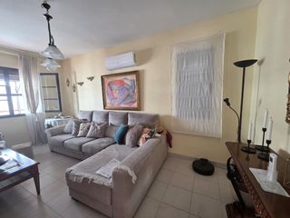 Zweistöckige Wohnung in Playa Honda