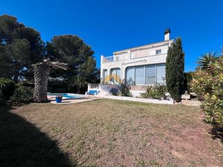 Xalet a Calafat. Casa individual cerca del mar