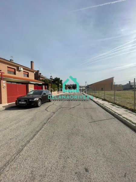 Foto fbe0a1f4-7a9f-4232-9f5e-0fab973c6f39. Terreno residencial solar en Serranillos del Valle
