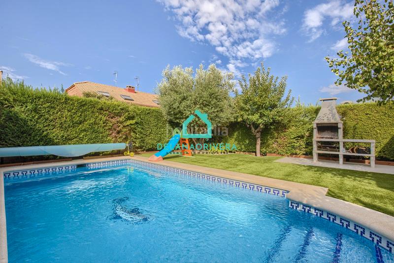 Foto 7d809259-e5f5-4749-89fe-02f2b9384c5a. Maison jumelée avec cheminée chauffage parking piscine dans Meco