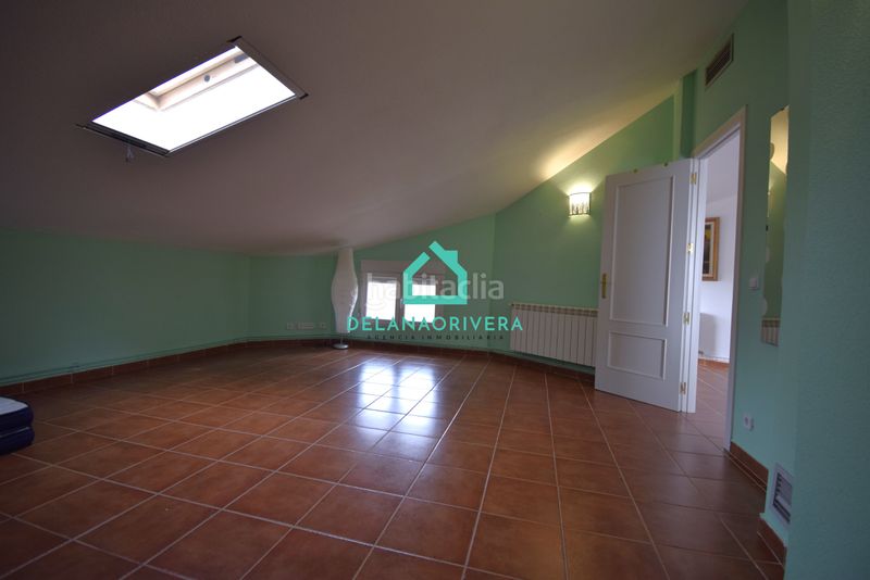 Foto 5f9af708-3f84-45ea-a50f-220dc4e52b38. Xalet amb xemeneia calefacció aparcament piscina a Uceda