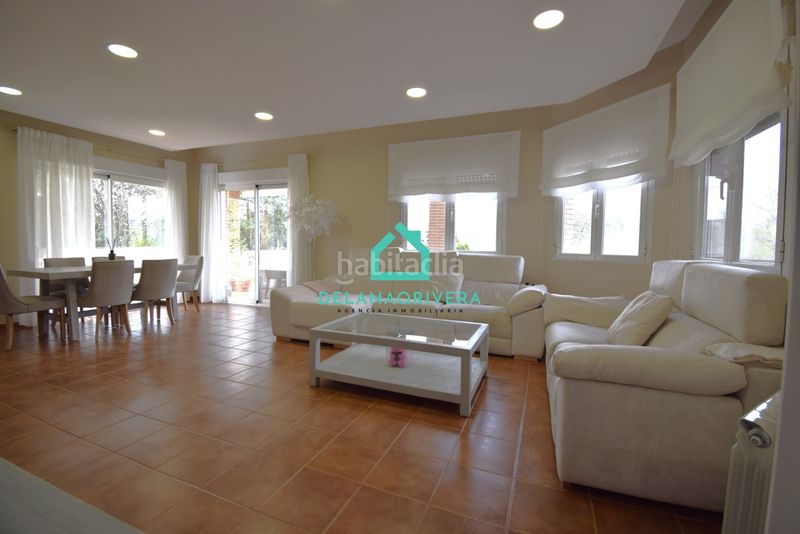 Foto 96af605c-51bf-4f00-a408-93e5a33d9145. Xalet amb xemeneia calefacció aparcament piscina a Uceda