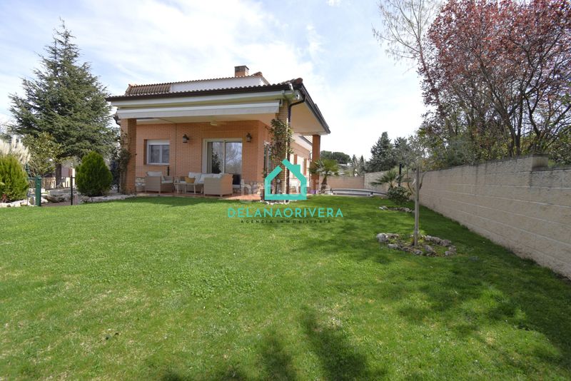 Foto a3eef946-c03d-4a6e-a6e3-c7c8e0b2426e. Xalet amb xemeneia calefacció aparcament piscina a Uceda