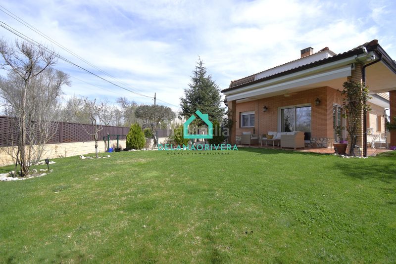 Foto c5e427cd-78c8-4bd7-ac44-034773730d03. Xalet amb xemeneia calefacció aparcament piscina a Uceda