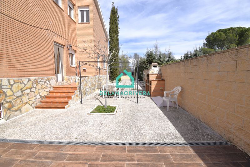 Foto c838734c-0d59-46dc-b910-954fa2a6aaf5. Xalet amb xemeneia calefacció aparcament piscina a Uceda