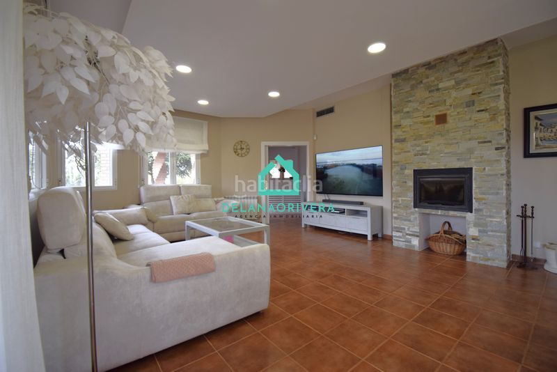 Foto f753c430-28da-4113-8906-59c69634a347. Xalet amb xemeneia calefacció aparcament piscina a Uceda