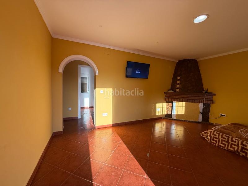 Foto b2ad5ecc-8a8f-4792-87c5-3e183eb5edf9. Xalet amb xemeneia aparcament piscina a Carmona