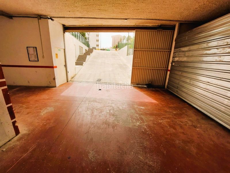 Foto ff34d962-f02e-41f0-9641-047c312c7820. Aparcament cotxe a Playa Levante Benidorm