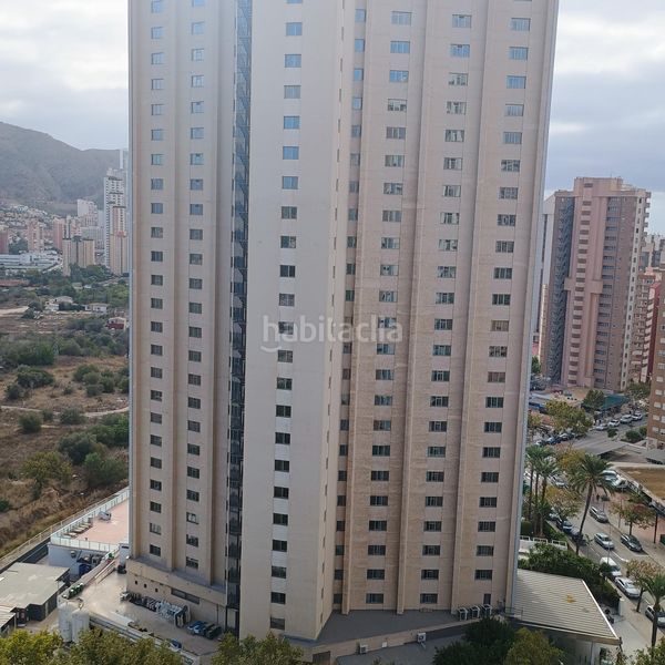 Foto 6a796b9c-2e9b-4cf6-9e69-6ec5502e467a. Pis amb aparcament piscina a Levante Alto Benidorm