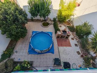 Casa aparellada a Villanueva Mesía. Piso y bajo , con garaje ,terraza y patio