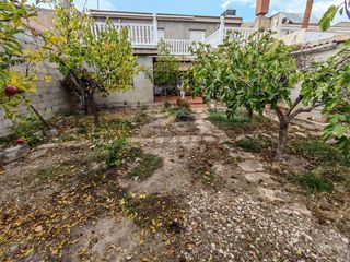 Chalet à Moraleda de Zafayona. Dos casas en una con patio y huerto