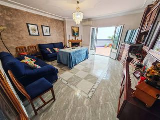 House in Loja. Gran casa con excelentes calidades y multiples posibilidades de