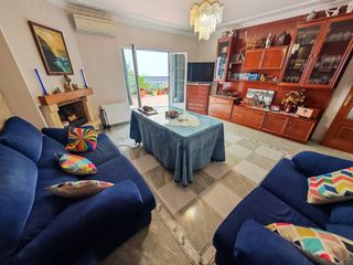 House in Loja. Gran casa con excelentes calidades y multiples posibilidades de